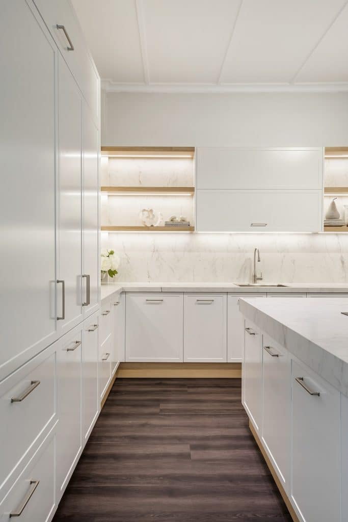Beautiful matching splash backs and bench tops