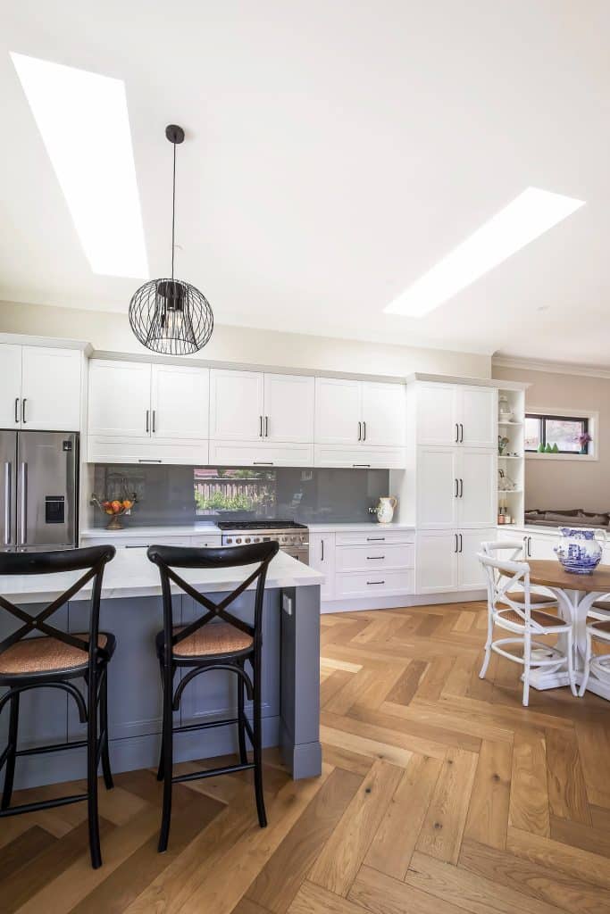 Contrasting kitchen renovation