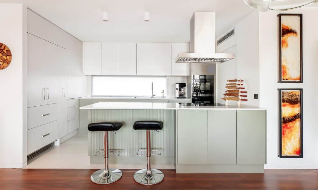 Compact kitchen renovation