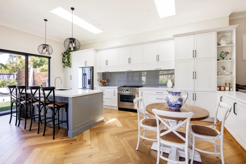 Stunning Kitchen renovation with tile splashback